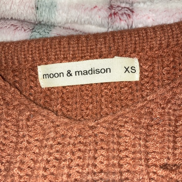 Sweater - Picture 3 of 4